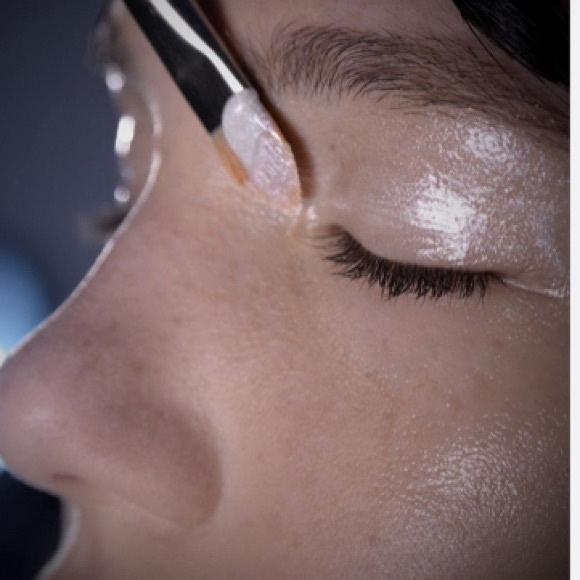 MAC Pearl Varnish Studio Eye Gloss. New. 15ml. - Picture 4 of 4